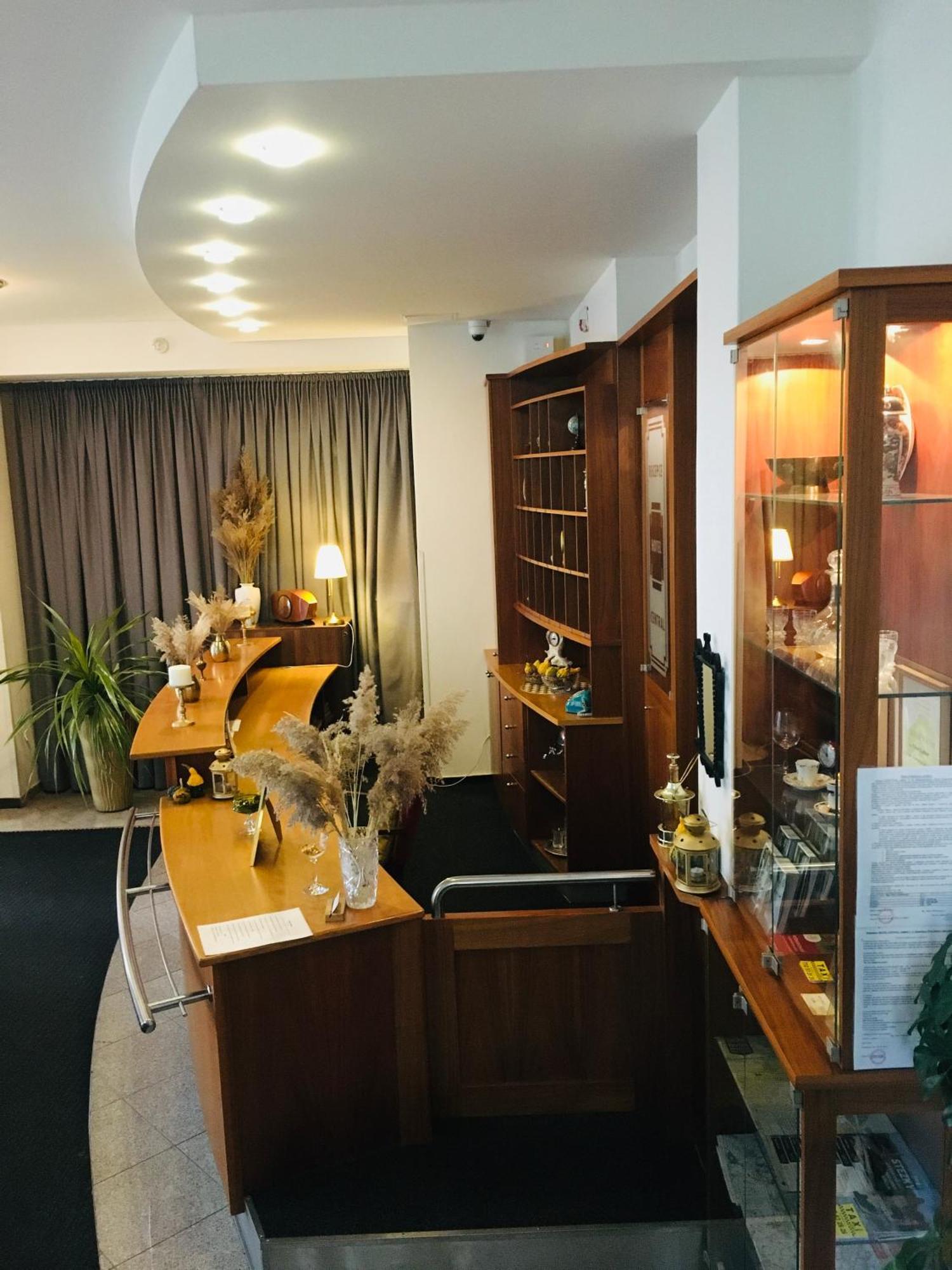 Penzion Hotelu Central Dvůr Králové nad Labem Exteriör bild