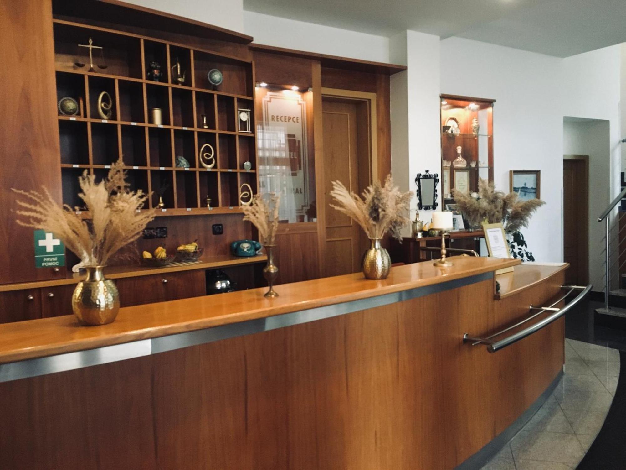 Penzion Hotelu Central Dvůr Králové nad Labem Exteriör bild
