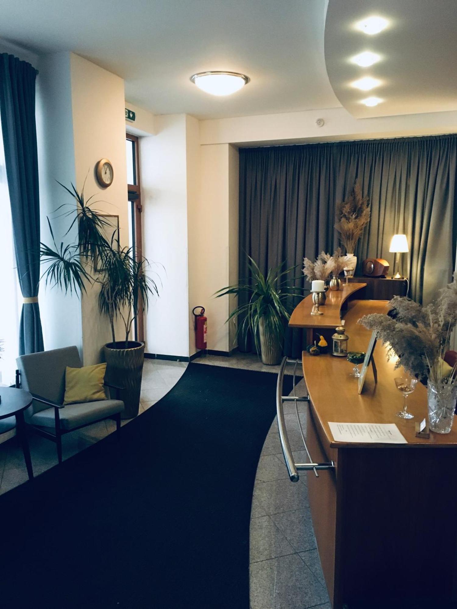 Penzion Hotelu Central Dvůr Králové nad Labem Exteriör bild