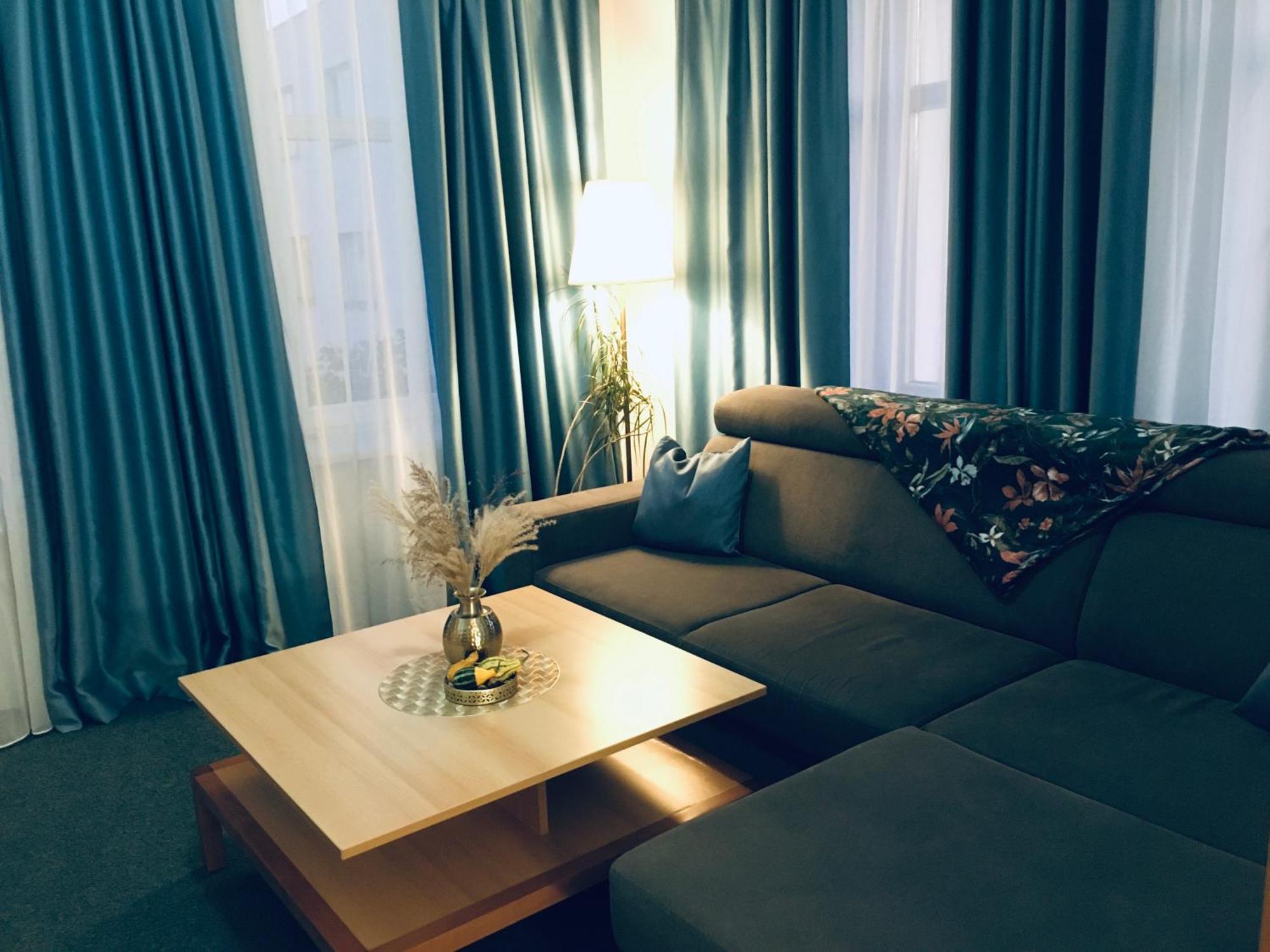 Penzion Hotelu Central Dvůr Králové nad Labem Exteriör bild