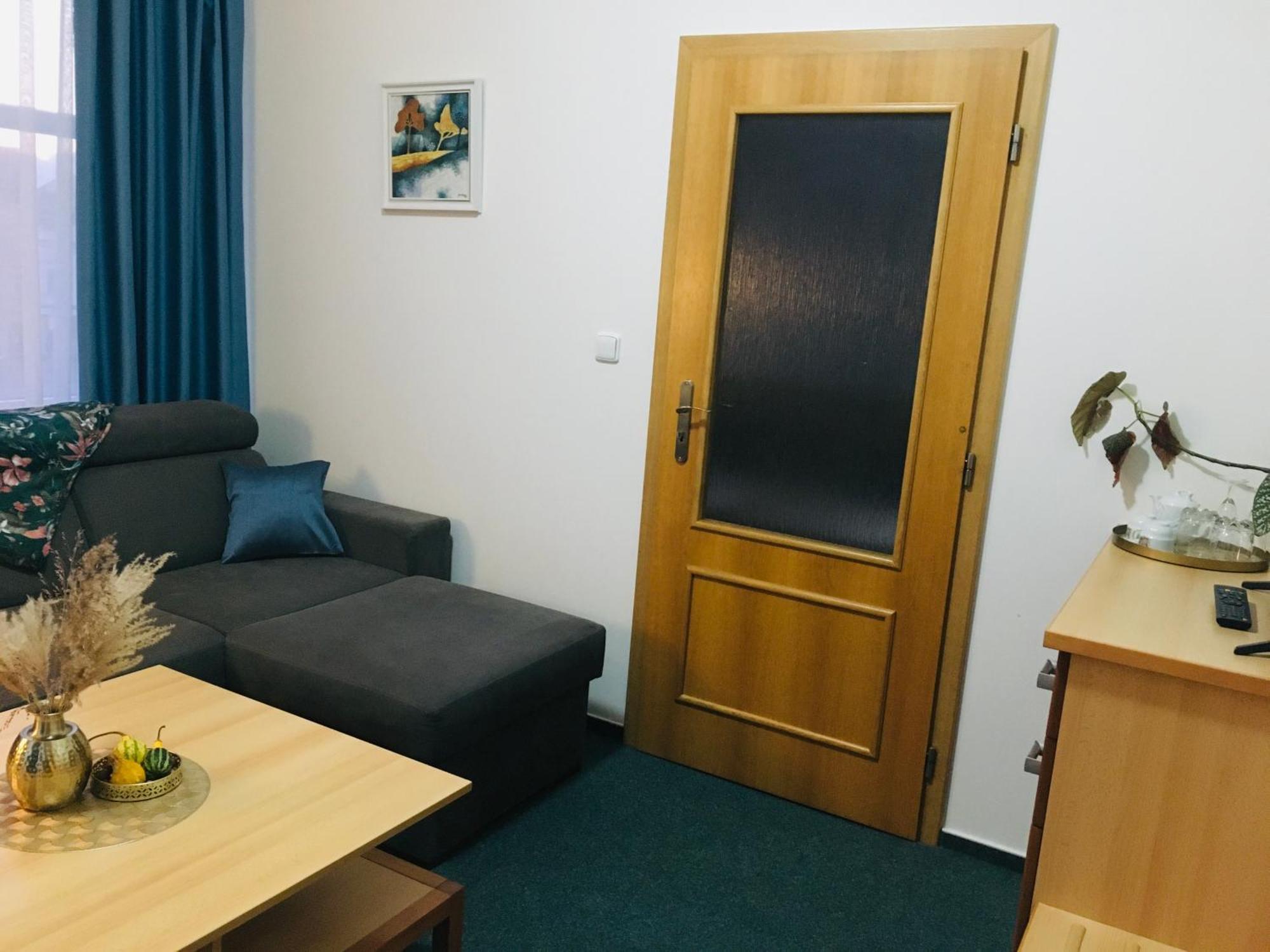 Penzion Hotelu Central Dvůr Králové nad Labem Exteriör bild