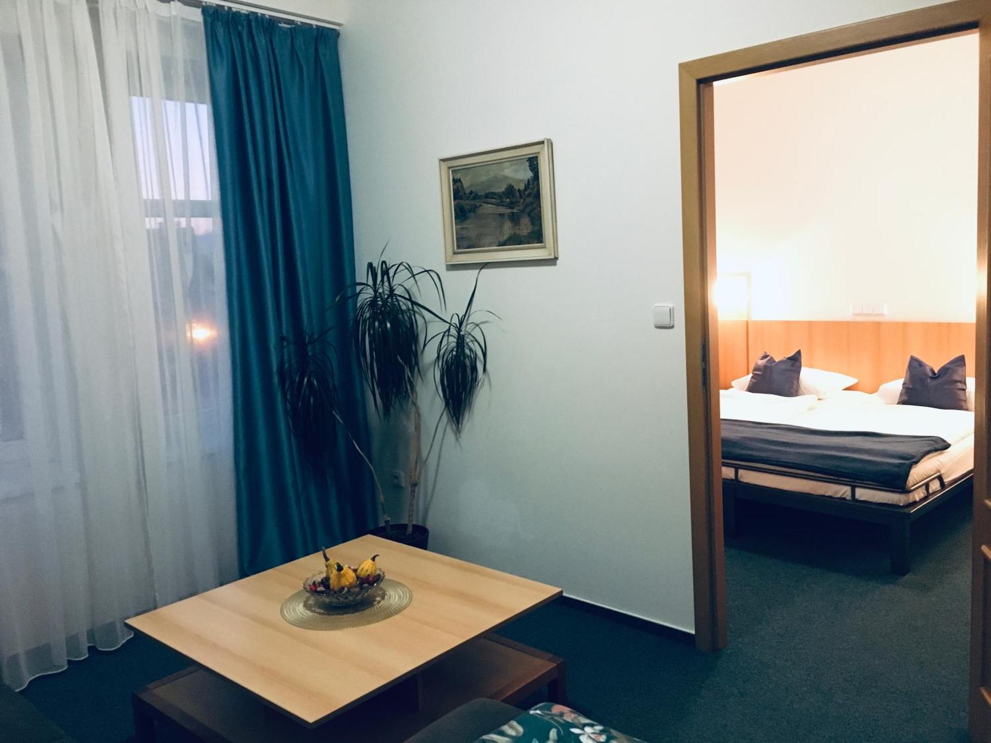 Penzion Hotelu Central Dvůr Králové nad Labem Exteriör bild