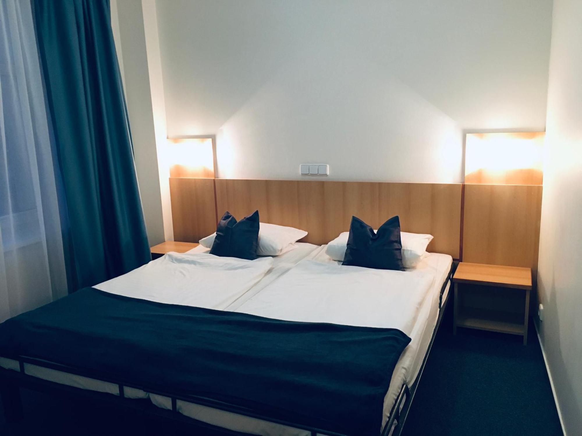 Penzion Hotelu Central Dvůr Králové nad Labem Exteriör bild