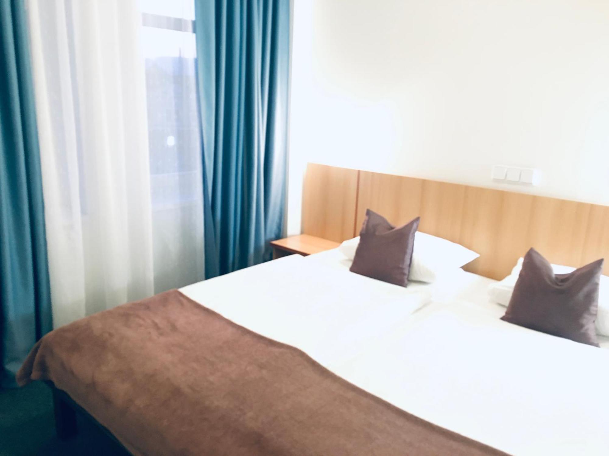 Penzion Hotelu Central Dvůr Králové nad Labem Exteriör bild