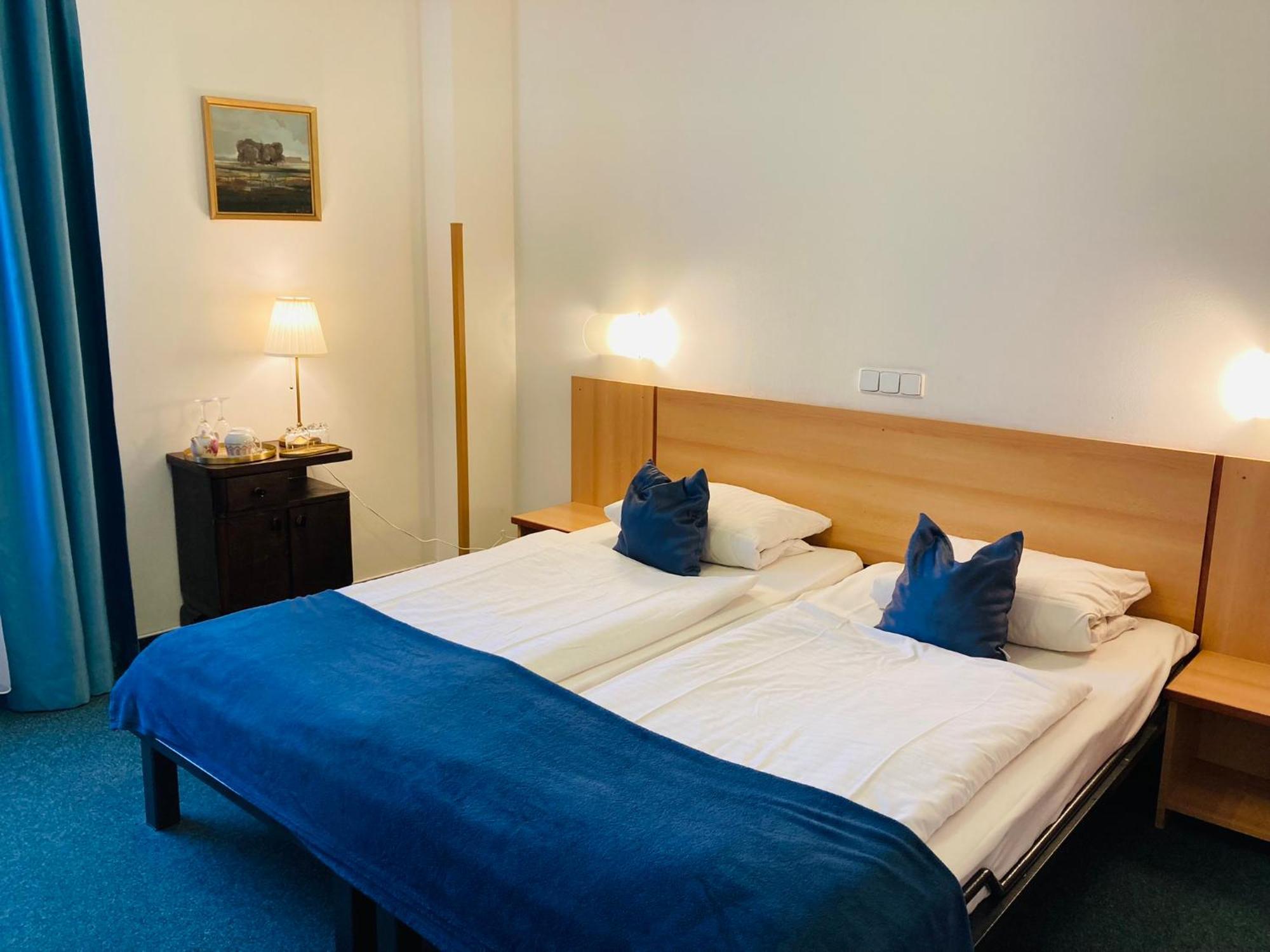 Penzion Hotelu Central Dvůr Králové nad Labem Exteriör bild