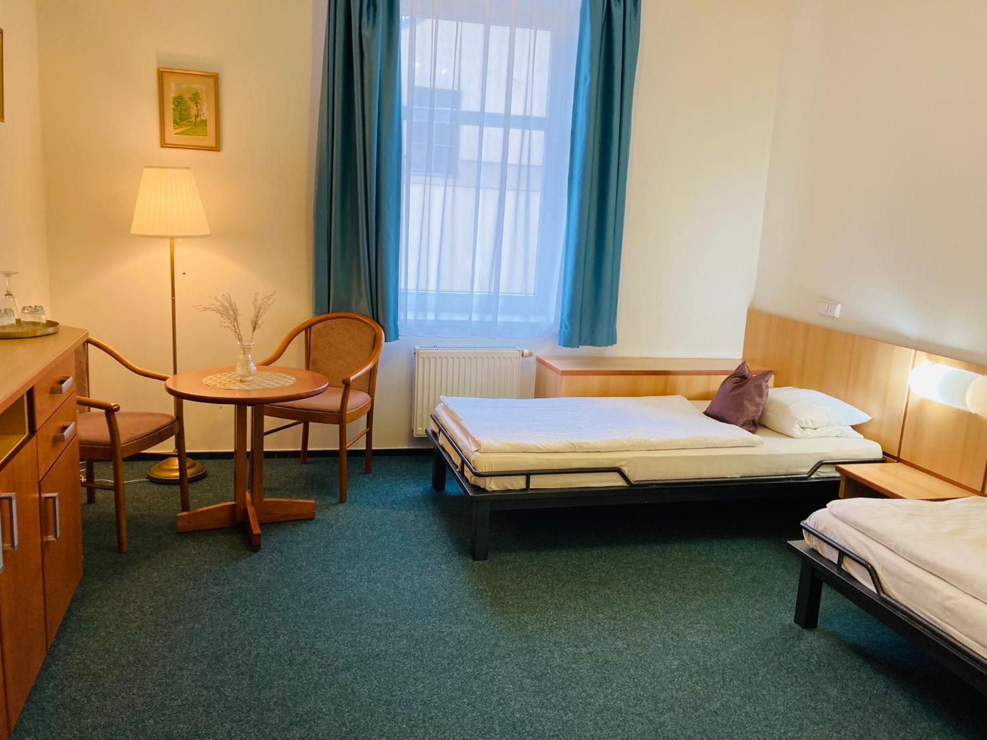 Penzion Hotelu Central Dvůr Králové nad Labem Exteriör bild