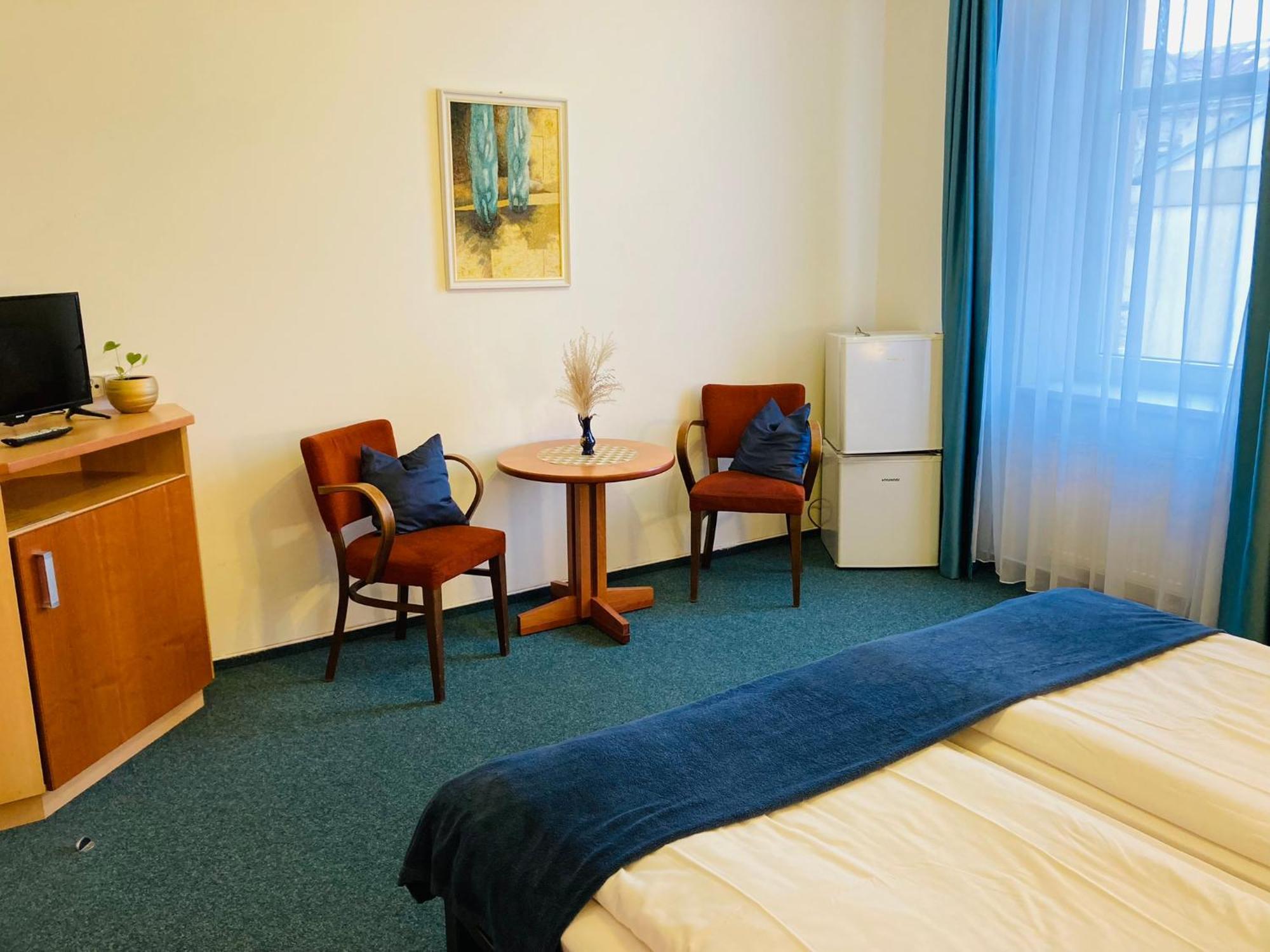 Penzion Hotelu Central Dvůr Králové nad Labem Exteriör bild